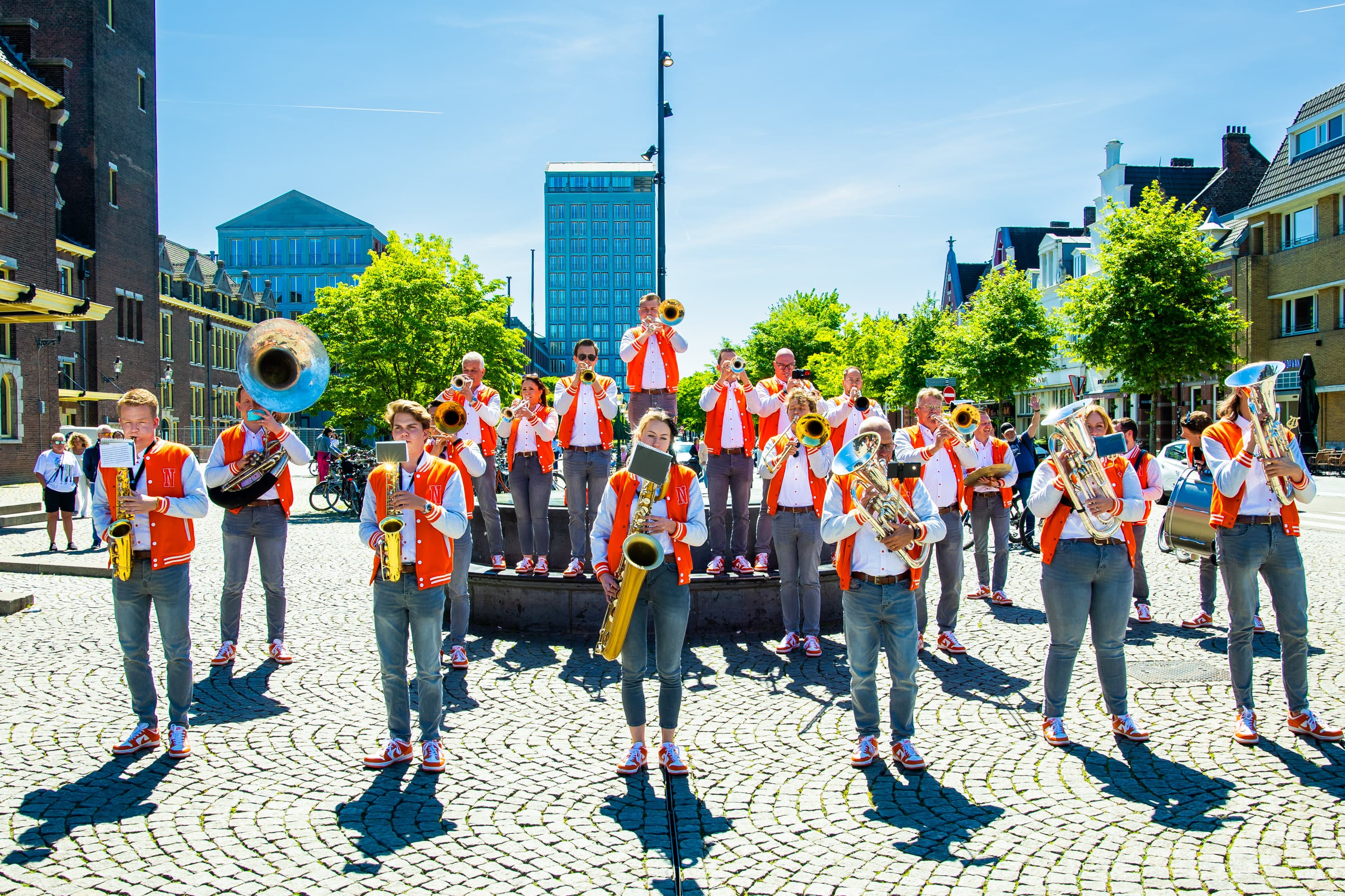 Leden van Navenant met instrumenten